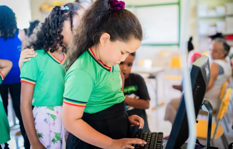 Escolas Conectadas leva internet a mais de mil escolas do ES