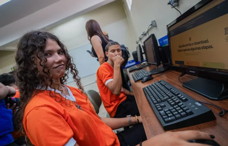 Escolas Conectadas leva internet a mais de mil escolas do MS