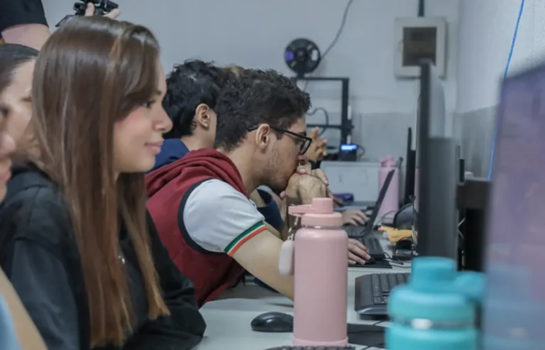 Internet chega a 8 mil escolas públicas da Bahia em 2025