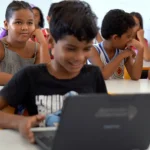 Internet chega a 210 escolas públicas do Amapá; meta é 2026