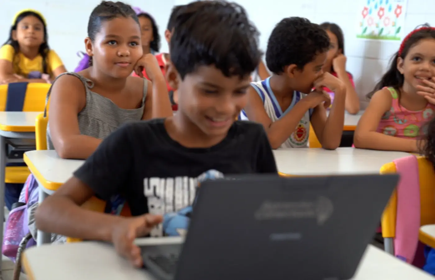 Internet chega a 210 escolas públicas do Amapá; meta é 2026