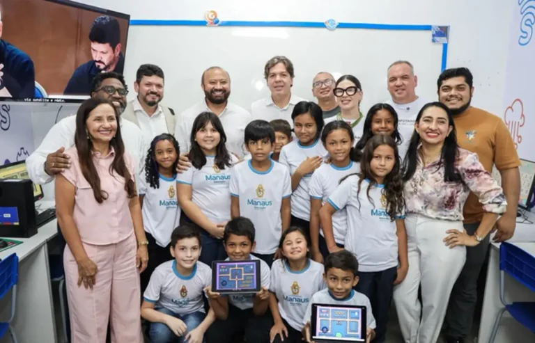 Laboratório de informática é inaugurado em escola rural de Manaus