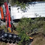 Guindaste tomba na Honda e atinge rede de alta tensão em Manaus