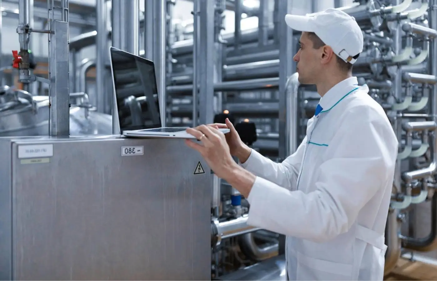 Indústria compra máquinas novas, mas moderniza devagar, diz CNI