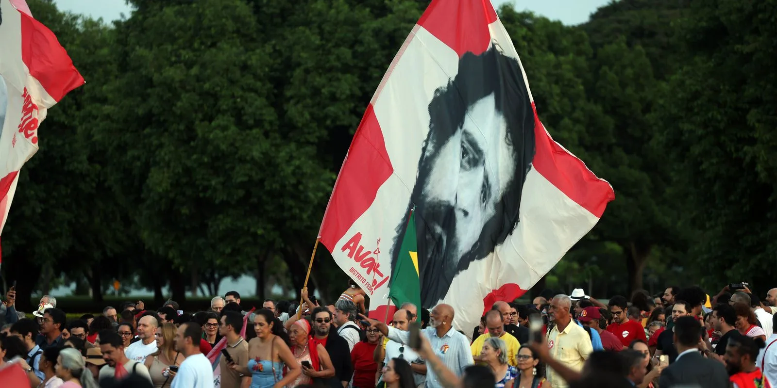 Aniversário de Lula reúne idosos e eleitores no Alvorada