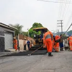 Recapeamento na rua Paulo Nery recebe 120 t de asfalto