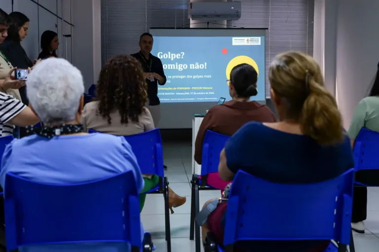 Manausprev emite credenciais de estacionamento para idosos e PcDs