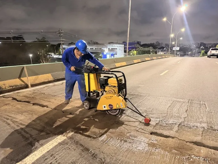 Viaduto Ayrton Senna recebe manutenção das juntas em Manaus