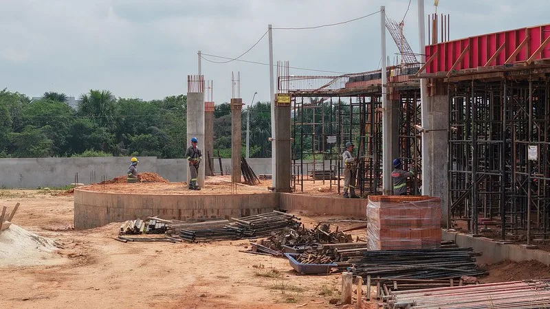 Fundação Municipal TEA em Manaus avança com obra da laje