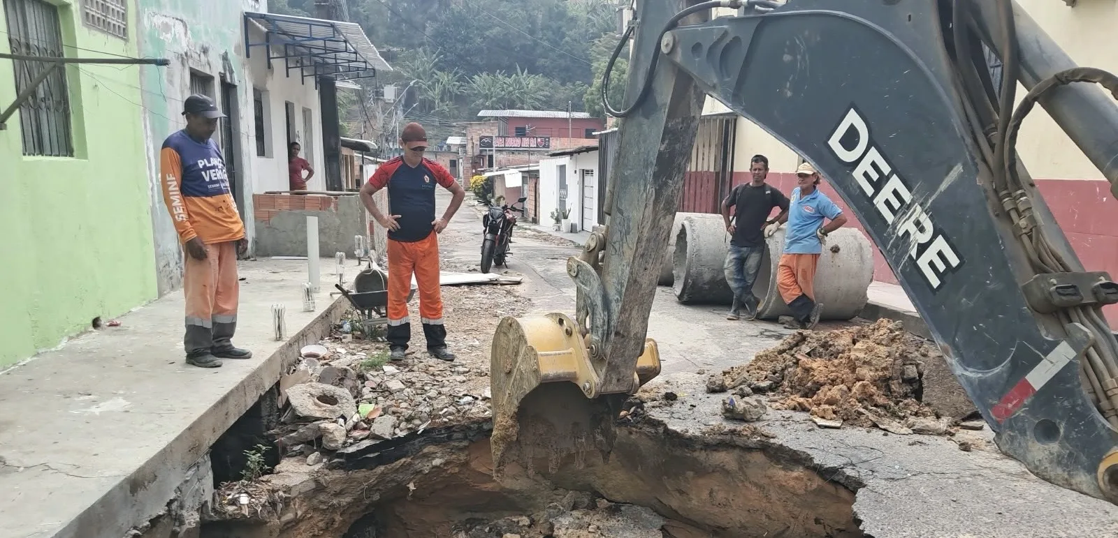 Prefeitura de Manaus recupera drenagem na Campo Dourado
