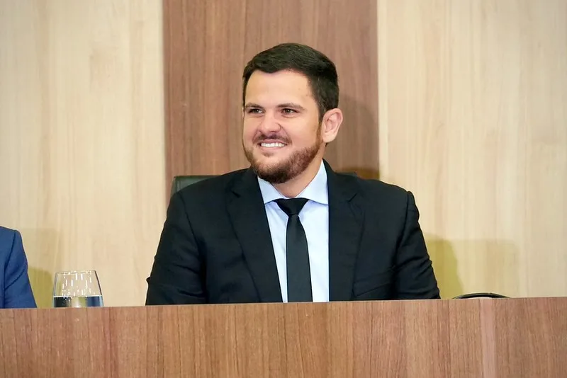 Renato Junior prestigia posse de novos desembargadores do TJ-AM