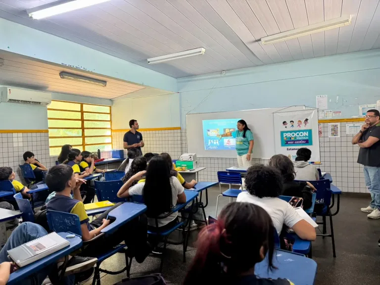 Procon Manaus nas Escolas leva orientação a 60 alunos