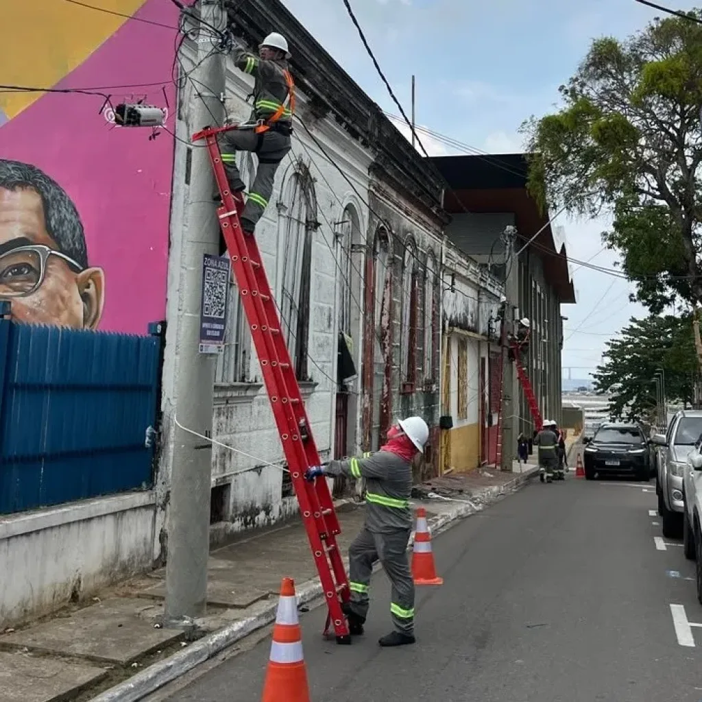 Manaus inicia ordenamento de fios e cabos no Centro Histórico