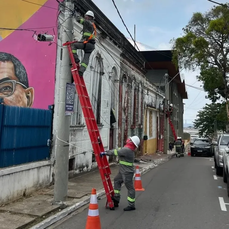 Manaus inicia ordenamento de fios e cabos no Centro Histórico