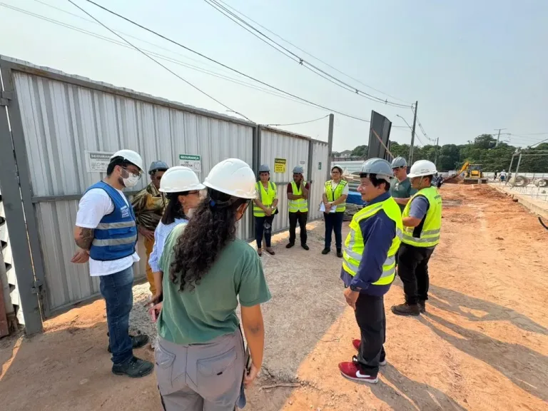 Complexo Habitacional Cachoeira Grande: famílias visitam obras