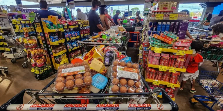 Consumo nos lares sobe 2,70% até setembro, diz Abras