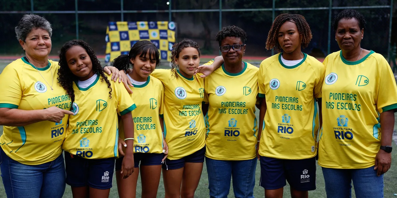 Pioneiras nas Escolas leva ex-jogadoras da seleção a alunas