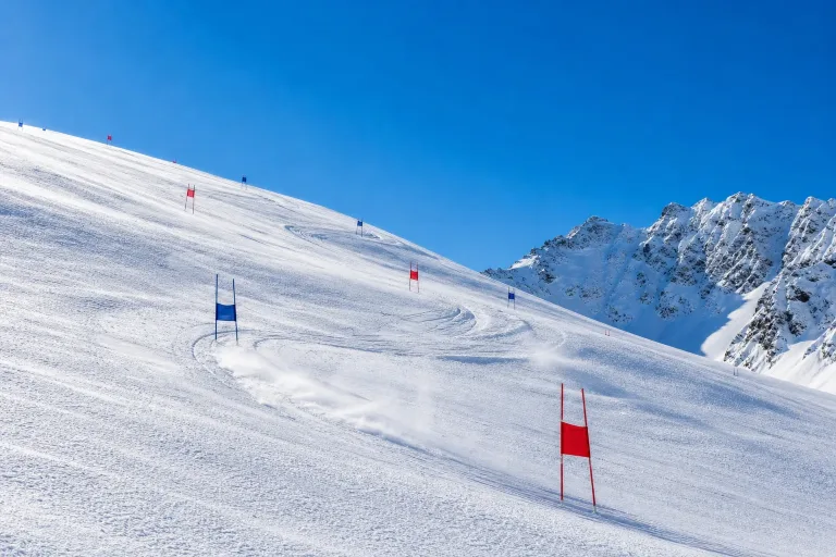 Lucas Pinheiro Braathen vence slalom gigante em Sölden