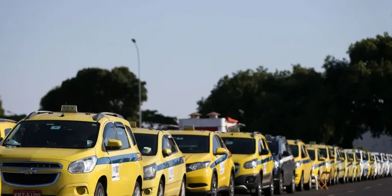 Move Brasil: governo autoriza R$ 30 bi para motoristas de app