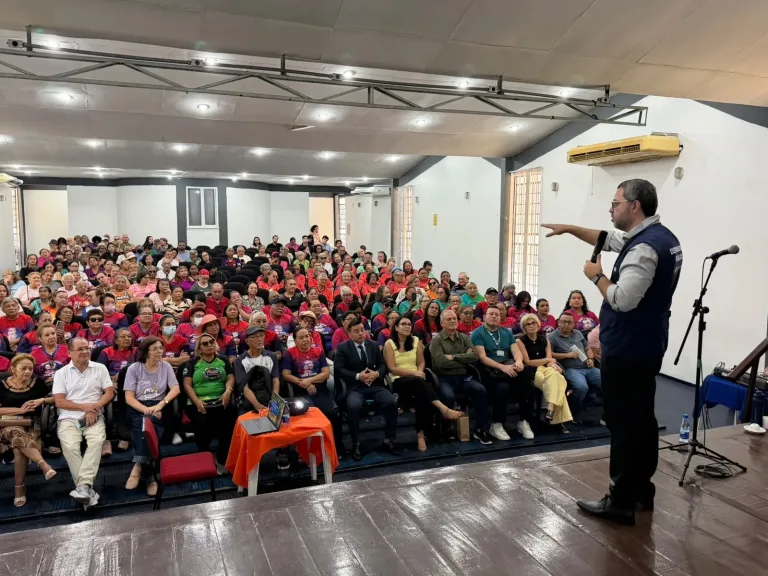 Palestra sobre Estatuto da Pessoa Idosa reúne idosos em Manaus