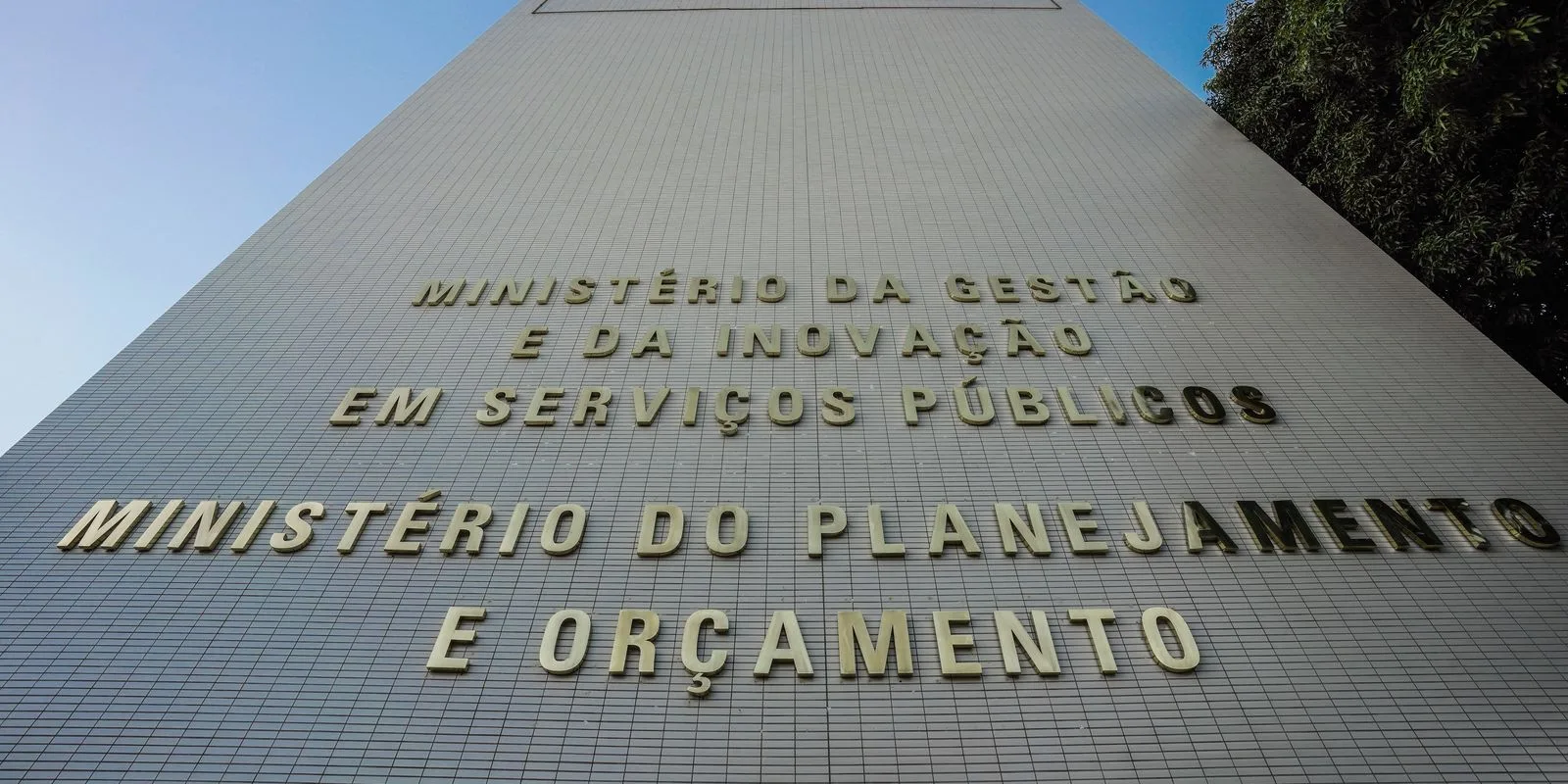 Governo libera crédito suplementar de R$ 5,2 bi para BPC e SUS