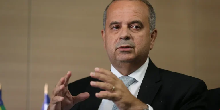 Marinho se diz surpreso com fuga de Flávio Bolsonaro aos EUA